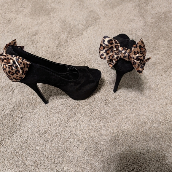 Shoe Dazzle Black Peep-Toe Heels with Leopard Accent - Picture 2 of 5